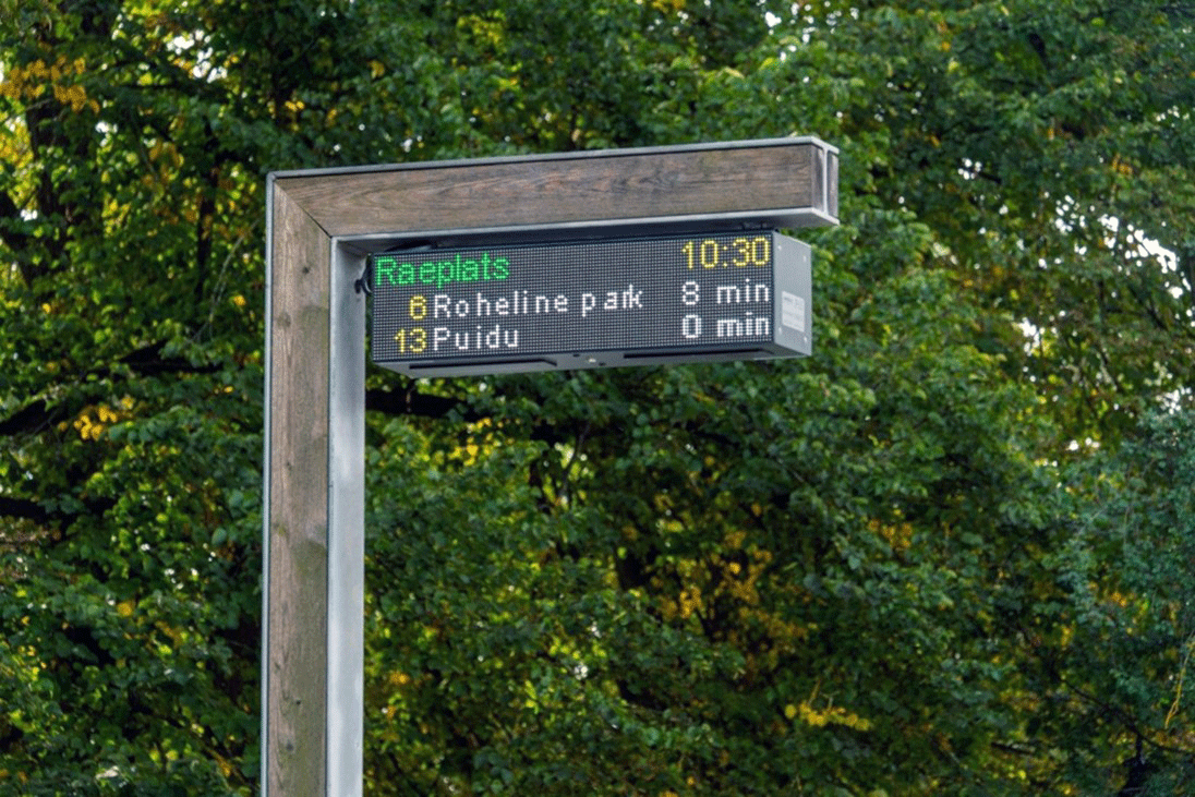 Narva AÖA: bussiinfotabloo Tartus/Autor: Hendrik Kuusk